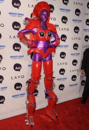 ¿A que no adivinas quién se esconde tras este disfraz? Nada más y nada menos que la escultural Heidi Klum.