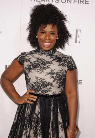 Hermosa sonrisa la de la actriz Uzo Aduba en Hollywood; no puede decirse lo mismo de sus brazos, demasiado expuestos.