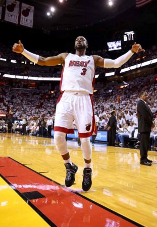 MIAMI, FL - MAY 22: El Heat de Miami derrota espectacularmente a los Peacers de Indiana en tiempo extra 103-102 con soberbia canasta de Lebron James.