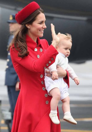 Kate Middleton: el viento le jugó una mala pasada que dejó entrever sus torneadas piernas.