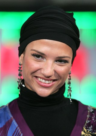 Natalia Jiménez es una representante natural de la belleza de su país y además, está llena de talentos.