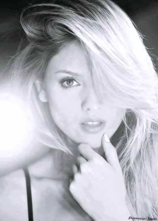 Eiza González es una joven actriz y modelo mexicana que arrasa con todo a su paso. Abrónchense los cinturones.