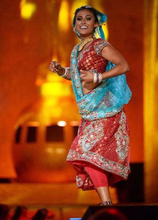 Davuluri bailó una danza típica de Bollywood en la competencia de talentos.