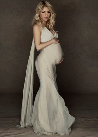 Shakira ha recibido buena crítica por su conservar su bella figura durante su embarazo.
