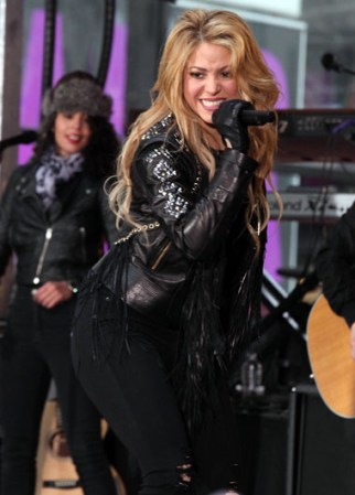 La estrella colombiana retorna por todo alto a los escenarios ante el lanzamiento de su nuevo disco, y tras convertirse en madre. Presentación de Shakira en el show “Today” en la Plaza Rockefeller de Nueva York.