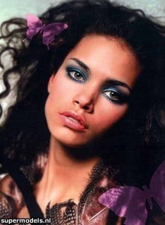 Katya Schekina tiene suficiente belleza para hacer pasarela, publicidad y portadas de revistas.