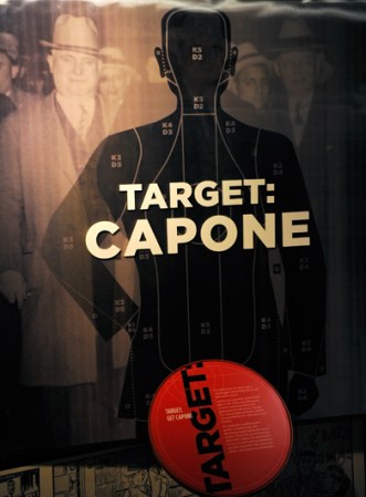 Al Capone es una figura prominente en varias de las exhibiciones desplegadas.