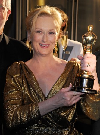 Sorpresivamente Meryl Streep tiene solo dos premios Oscar, a pesar de haber sido nominada 16 veces. Las dos estatuillas las obtuvo, una por su papel secundario en "Kramer vs. Kramer" en 1979 y el principal en 1988 por "Sophie's Choice".