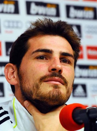 Iker y Sara llevan saliendo juntos desde el 2010 y hace poco se daba la noticia que la pareja espera su primer hijo para diciembre de 2013.