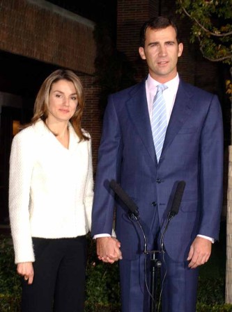 Profesional, deportista y cercano, el Príncipe Felipe, "preparado para reinar", según su padre.