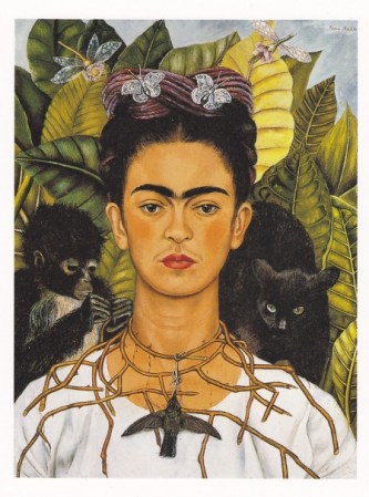 Frida Kahlo (México 1907-1954) pasó desapercibida como artista en vida y fue opacada por la fama de su marido Diego Rivera. Fue tras su muerte qué se valorizó su obra y se apreció su pintura naive en las formas pero terrible en lo emocional. Frida exponía su vida en cada cuadro.
