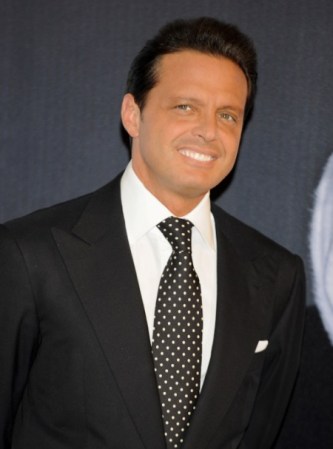 Fue relacionada sentimentalmente con el cantante mexicano Luis Miguel y su nombre a partir de allí resonó aun más en todos los medios de comunicación latinoamericanos.