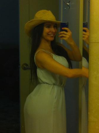 Mayra Veronica es una cantante y modelo cubana escogida por la revista FHM como una de las 100 mujeres más sexys.