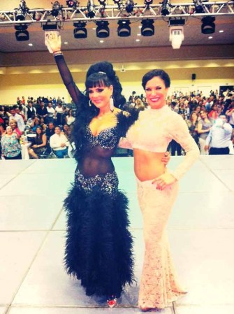 Lis Vega es una bella y talentosa actriz y bailarina cubana que vive en México y que ha destacado haciendo personajes en cine y televisión. Interpretó el persanaje de Niurka en la película basada en la vida de Niurka Marcos y actualmente trabaja como actriz en Miami con Telemundo. Lis Vega talento y belleza de Cuba para el mundo.