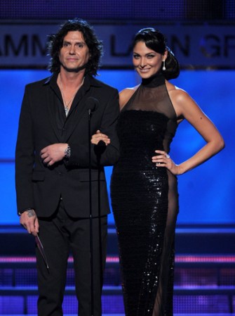 En el 2003, contrajo matrimonio con Bill, quien falleció de Melanoma en el 2004.