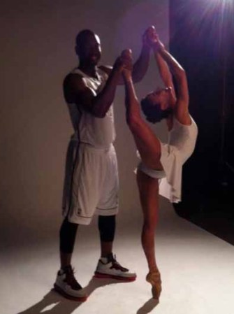 En una colaboración entre arte y deporte, el Miami Heat apoyó al Miami City Ballet con una sesión de fotos para colección que incluyó a los astros Dwyane Wade y Lebron James junto a las bailarinas Jeannete y Patricia Delgado.