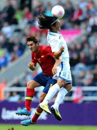 Honduras a las puertas de una histórica clasificación a cuartos de final. En la foto Espinoza de Honduras y Koke de España.