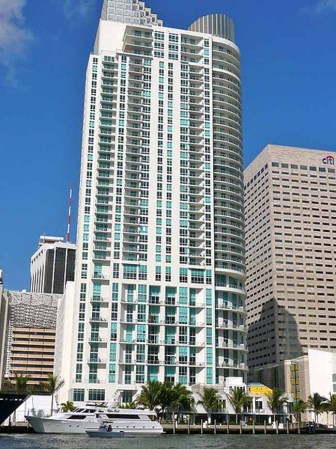 Met 1. 440 pies (134 metros) 40 pisos. Construído en2007