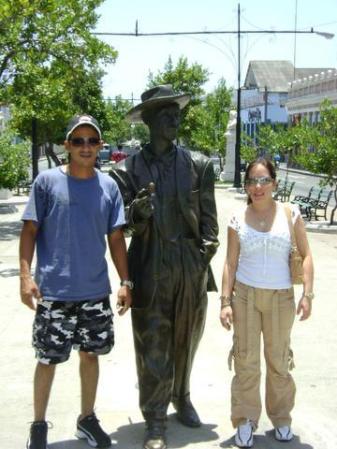 Estatua del Beny en el prado de Cienfuegos