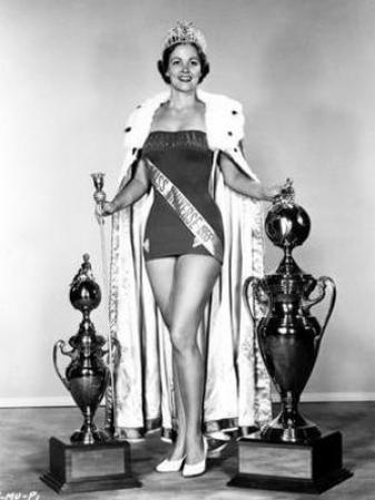 Miss Universo 1954 - Miriam Stevenson de Estados Unidos