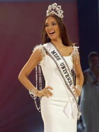 Miss Universo 2003 - Amelia Vega de República Dominicana