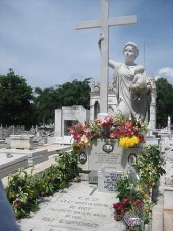 Hermana Amelia, Cementerio Colon