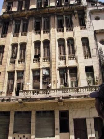 edificio en callle Egido Habana Vieja