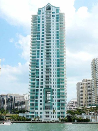 Asia. 483 pies (147 metros) 36 pisos. Construído en 2008