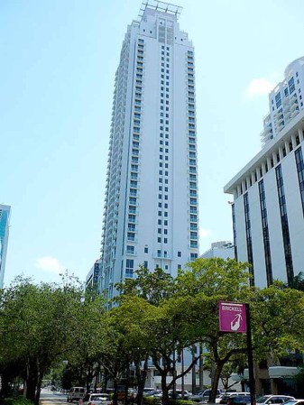 Avenue on Brickell East Tower. 480 pies (146 metrtos) 47 pisos. Construído en 2007