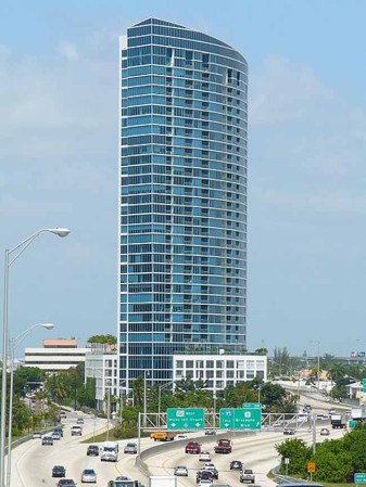 Blue on the Bay. 425 pies (130 metros) 36 pisos. Construído en 2005