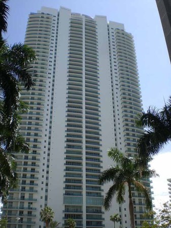 Jade at Brickell Bay. 528 pies (161 metros) 48 pisos. Construído en 2004