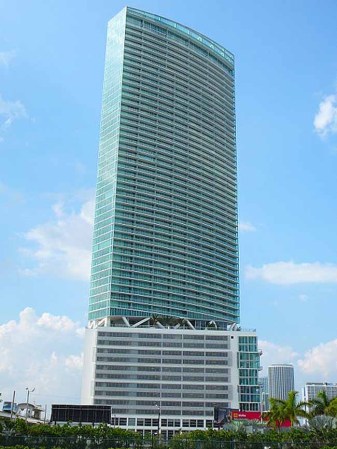 Marinablue. 615 pies (187 metros) 57 pisos. Construído en 2007