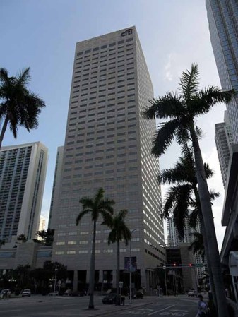 Miami Center. 484 pies (148 metros) 34 pisos. Construído en 1983