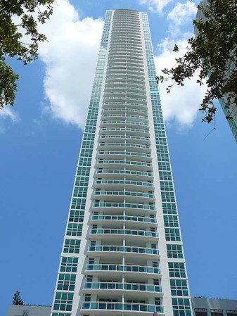 Plaza on Brickell Tower I. 610 metros(186 pies) 56 pisos. Construído en 2007