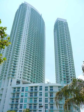 Quantum on the Bay South Tower.554 pies(169 metros) 52 pisos. Construído en 2008