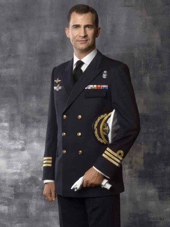 Profesional, deportista y cercano, el Príncipe Felipe, "preparado para reinar", según su padre.