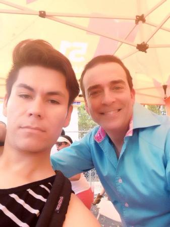 Ambrosio Hernández y un fan
