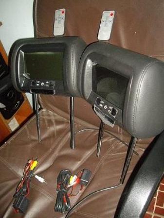 PAREJA DE CABECERA PARA AUTO CON PANTALLA PARA DISFRUTAR DESDE LOS ASIENTOS TRASEROS DE TODO LO K SE REPRODUCE EN SU VIDEO REPRODUCTOR.VER FOTOS... NEW + GARANTIA......220CUC(LA PAREJA....)