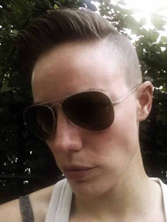 Elliott decidió convertirse en modelo masculino y seguir trabajando en el mundo de la moda.