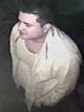 Joe Luis Saenz presuntamente disparó y mató a dos miembros de una pandilla rival en Los Angeles en 1998. Unas dos semanas después presuntamente secuestró, violó y asesinó a su novia. Presuntamente asesinó a una cuarta víctima en 2008 en el condado de Los Angeles.