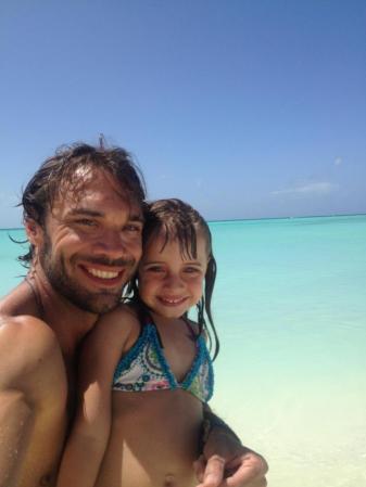 Su ex esposo describía en su Facebook a su hija y a la actriz como "mis reinas".