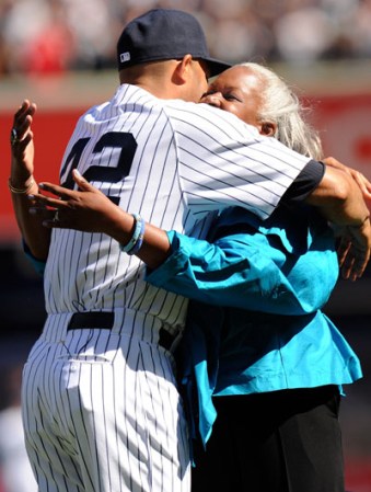 El reelevista panameño, Mariano Rivera, fue homenajeado por todo lo alto en el estadio de los Yankees de Nueva York, en vista de su última temporada en las grandes ligas.