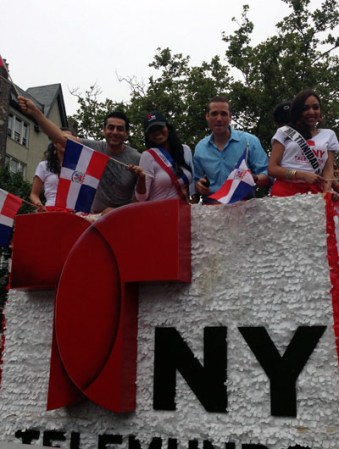 Miles de dominicanos se congregaron para celebrar por todo lo alto el Desfile Dominicano de El Bronx 2013 en la ciudad de Nueva York.