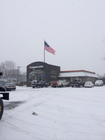 Una poderosa tormenta de nieve azota al área tri estatal de Nueva York.