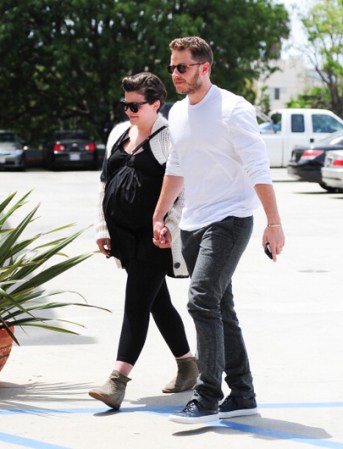 GINNIFER GOODWIN Y JOSH DALLAS, padres desde el 29 de mayo.