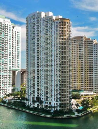 Carbonell Condominium. 410 pies (125 metros) 40 pisos. Construído en 2005