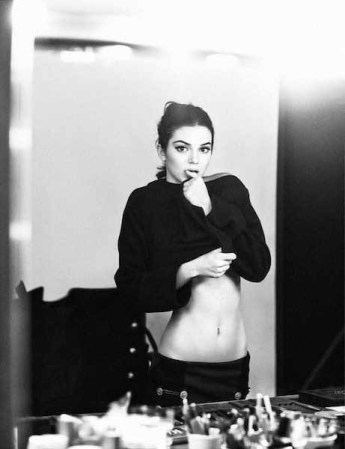 La hermana pequeña y modelo de Kim Kardashian apunta maneras.