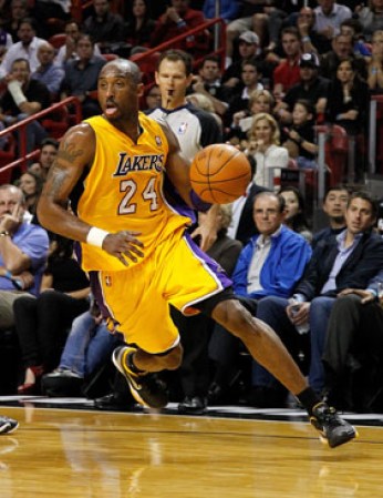 Kobe Bryant consiguió 24 puntos, pero no tuvo su mejor toque de muñeca al fallar 13 de 21 tiros de campo.