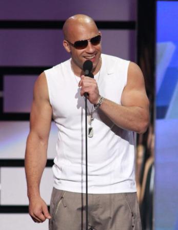 En el 2009 Vin Diesel visitó sorpresivamente el escenario de los Premios Billboard de la Música Latina, en Miami, por supuesto que no podíamos dejar de incluirlo en esta lista de los más guapos, su cuerpo atlético habla por sí solo.