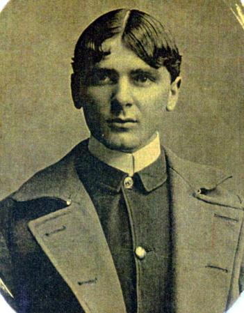 El asistente de sheriff del condado de Calhoun, Daniel Stanley Hansford, recibió un disparo mortal el 17 de noviembre de 1911 al intentar arrestar a un preso fugado. El asesino fue capturado y condenado a cadena perpetua. Al morir Hansford su esposa estaba por dar a luz.